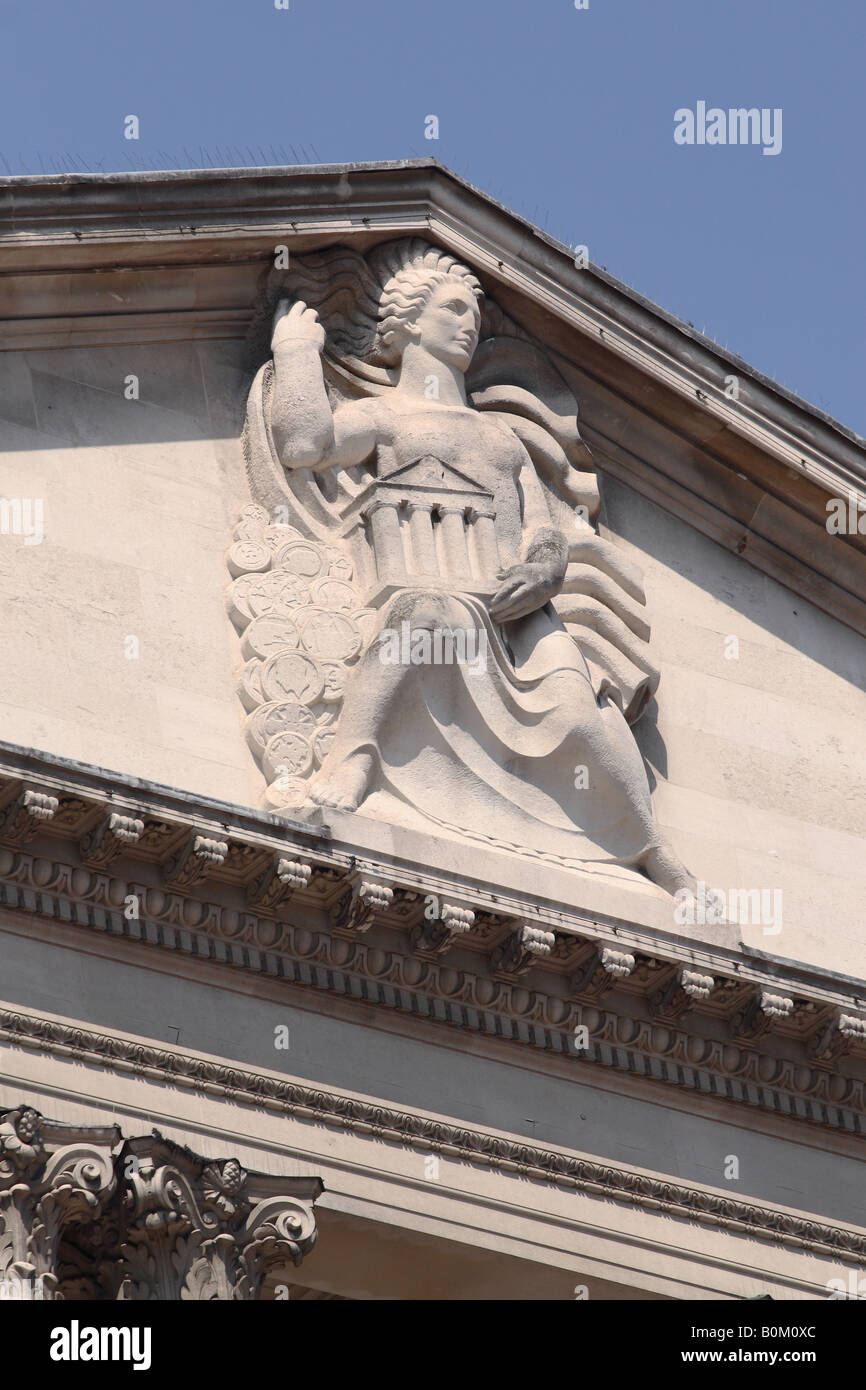 London die Bank von England ausgehend von Threadneedle Street mit der Old Lady of Threadneedle Street-Figur Stockfoto
