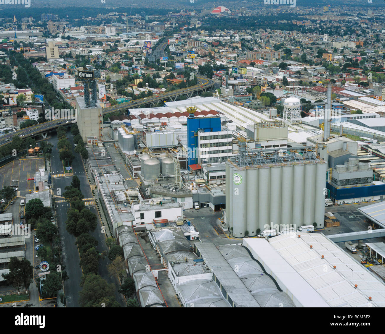 Antenne über die Modelo Corona Brauerei in Mexiko-Stadt Stockfoto