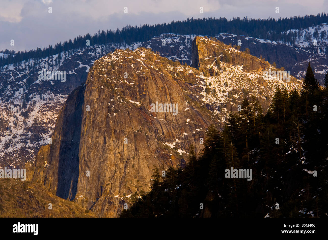 Abendlicht am Cathedral Rock Yosemite Valley Yosemite Nationalpark, Kalifornien Stockfoto
