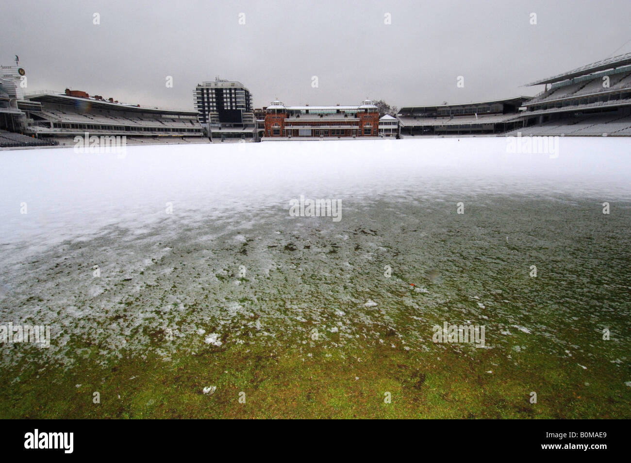 Lords cricket Ground unter Schnee Stockfoto