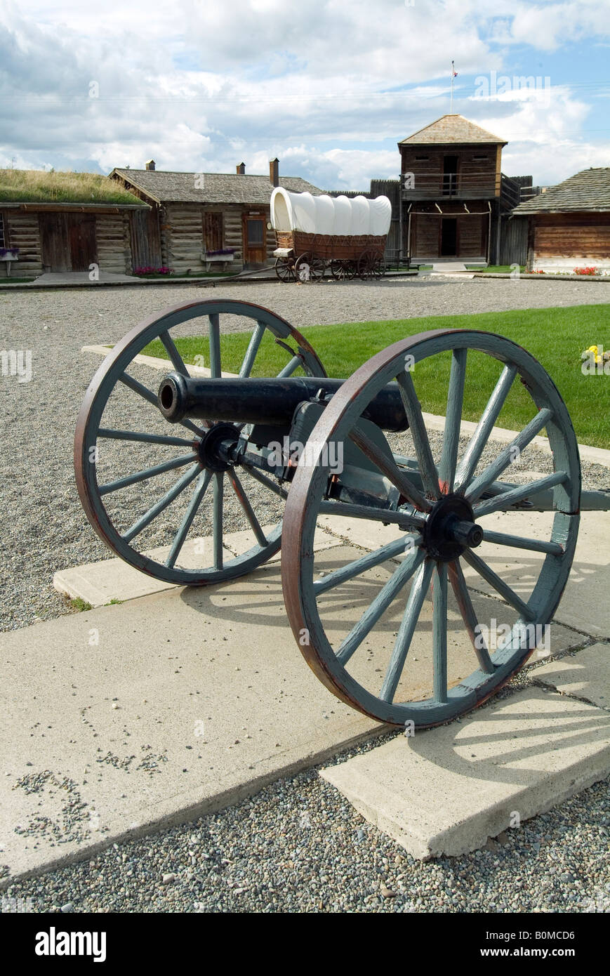 Historische Kanone in Fort MacLeod, Alberta, Kanada, Nordamerika. Stockfoto