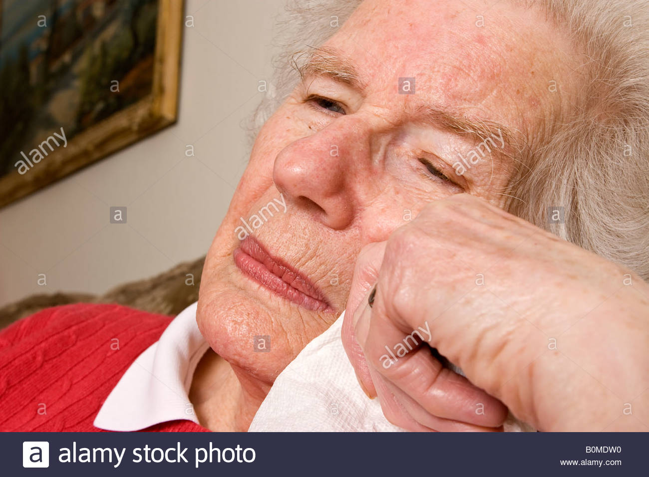 Alte Frau Weint Stockfotografie Alamy