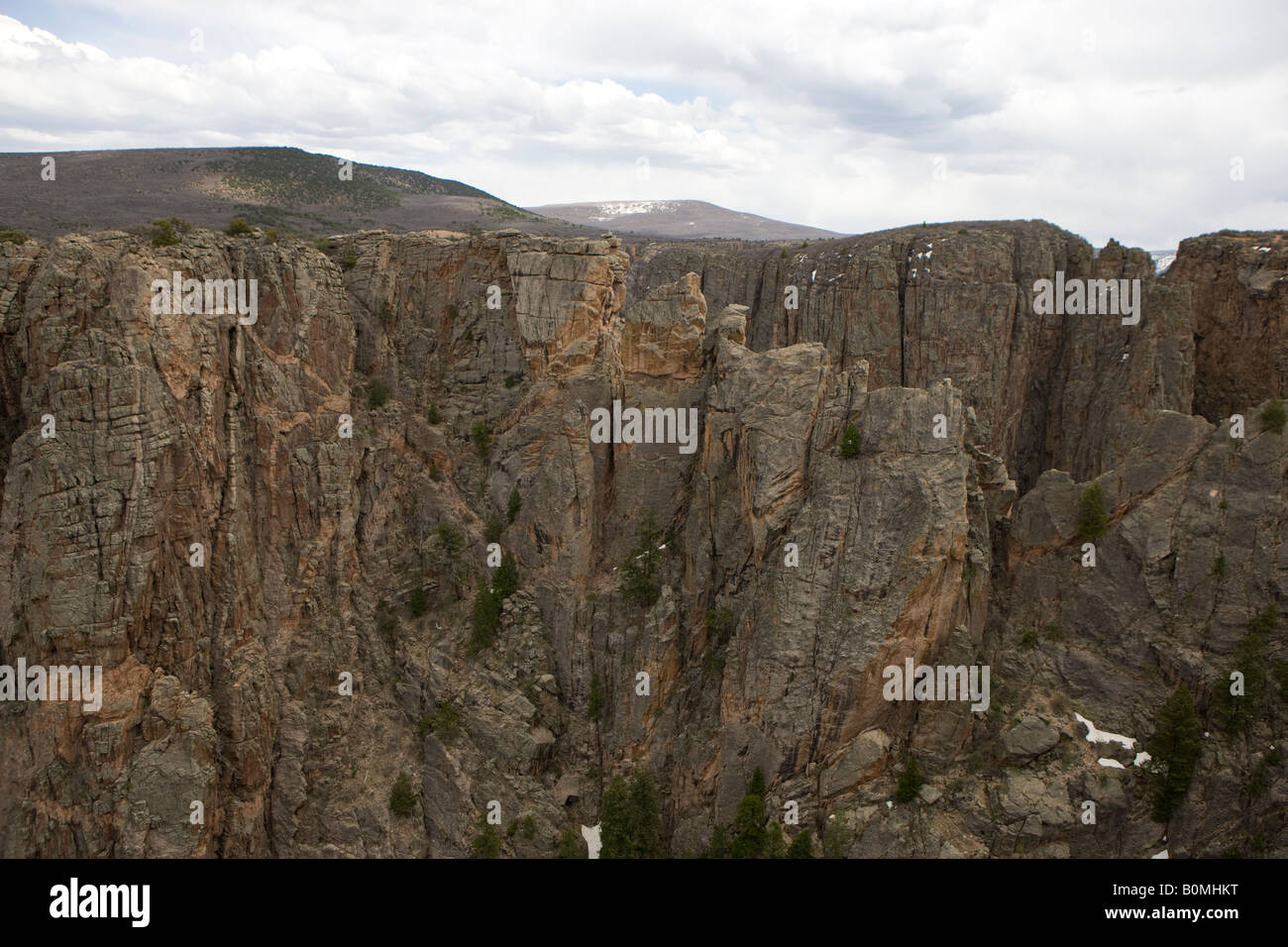 Blick auf den Black Canyon und den Gunnison River von der South Rim Road, an der Spitze des Canyons südlichen Rand Colorado USA Stockfoto