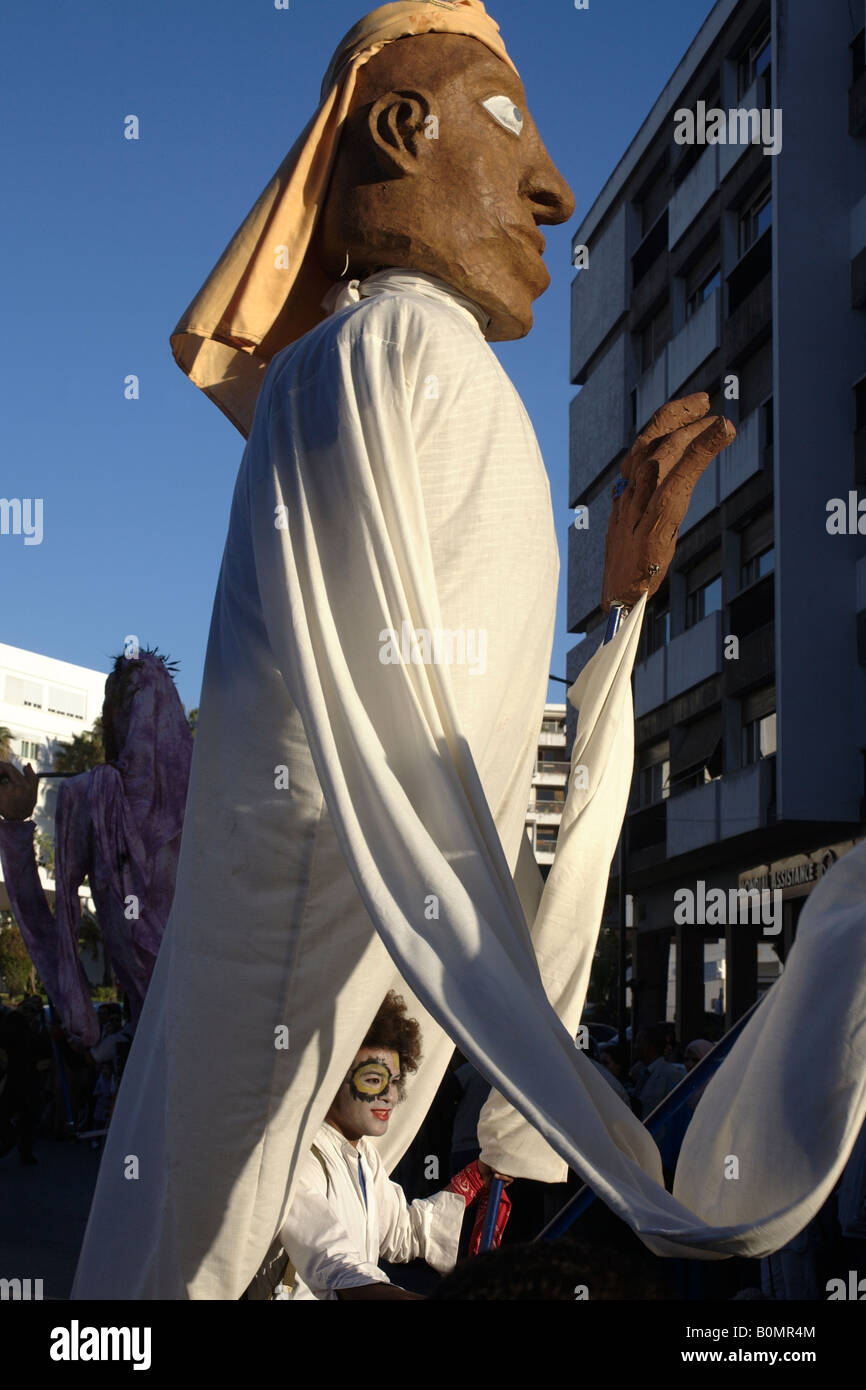 Straßentheater Gruppe aus Verkauf in Straßen von Rabat, Marokko Stockfoto