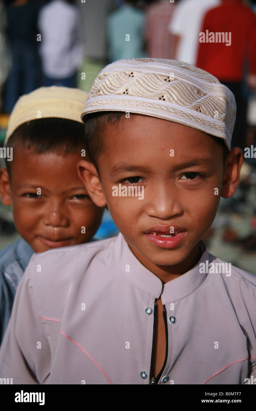 muslimische Kinder am Eid Ul Fitr Festival Hua Thanon muslimische Gemeinschaft Thailand Stockfoto