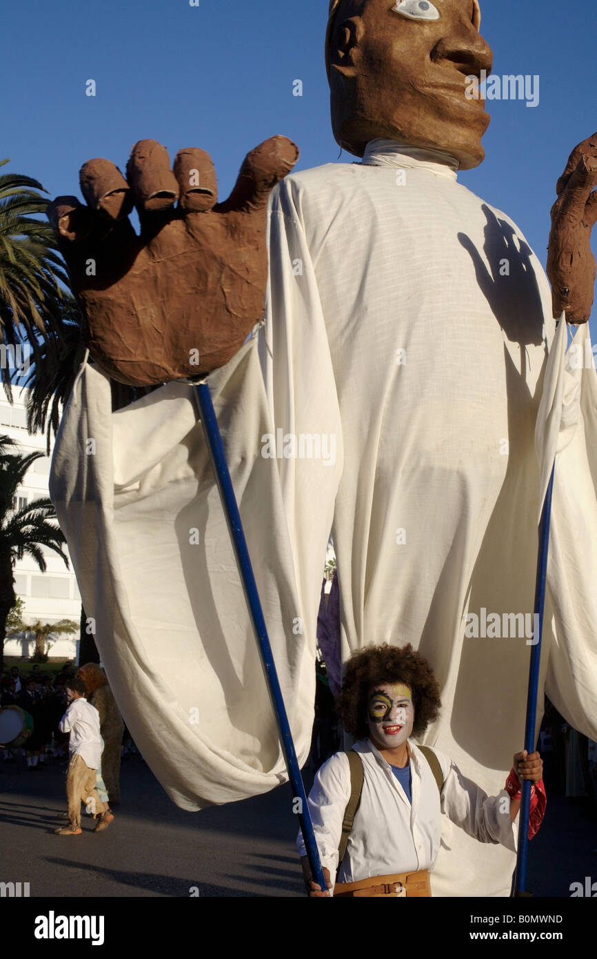 Straßentheater Gruppe aus Verkauf in Straßen von Rabat, Marokko Stockfoto