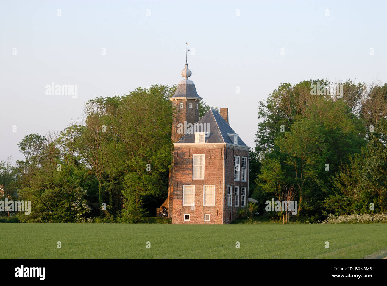 Kleine Kirche in den Niederlanden Stockfoto