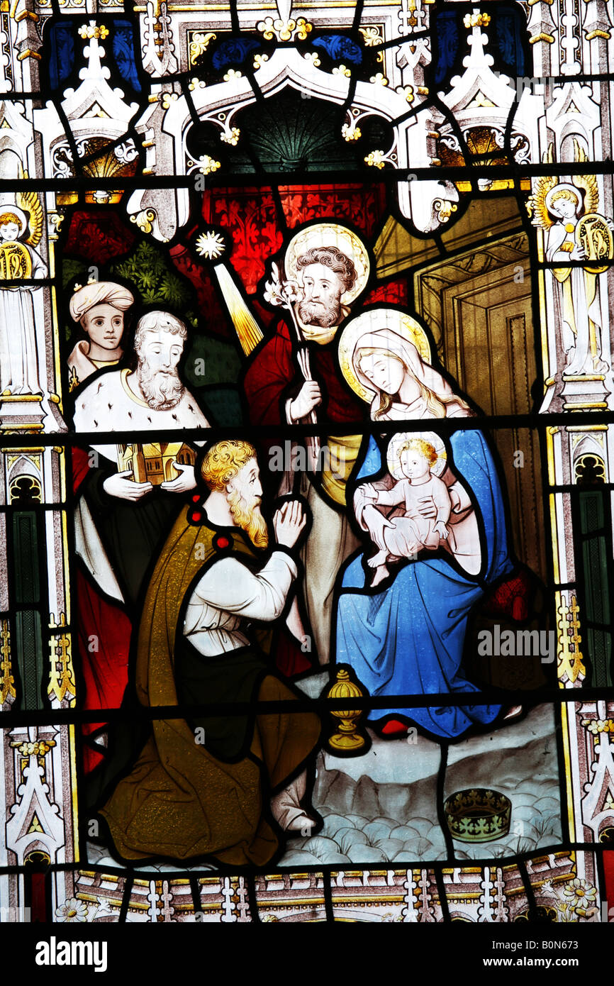 Glasmalerei-Fenster Darstellung der Anbetung der Könige, Fabian St. Sebastian Kirche St. Woodbastwick Norfolk Stockfoto