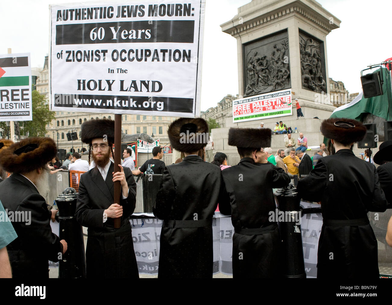 Orthodoxe Juden Demonstration zugunsten der Palästinenser in der freies Palästina Raleigh Trafalgar Square London UK Europe Stockfoto