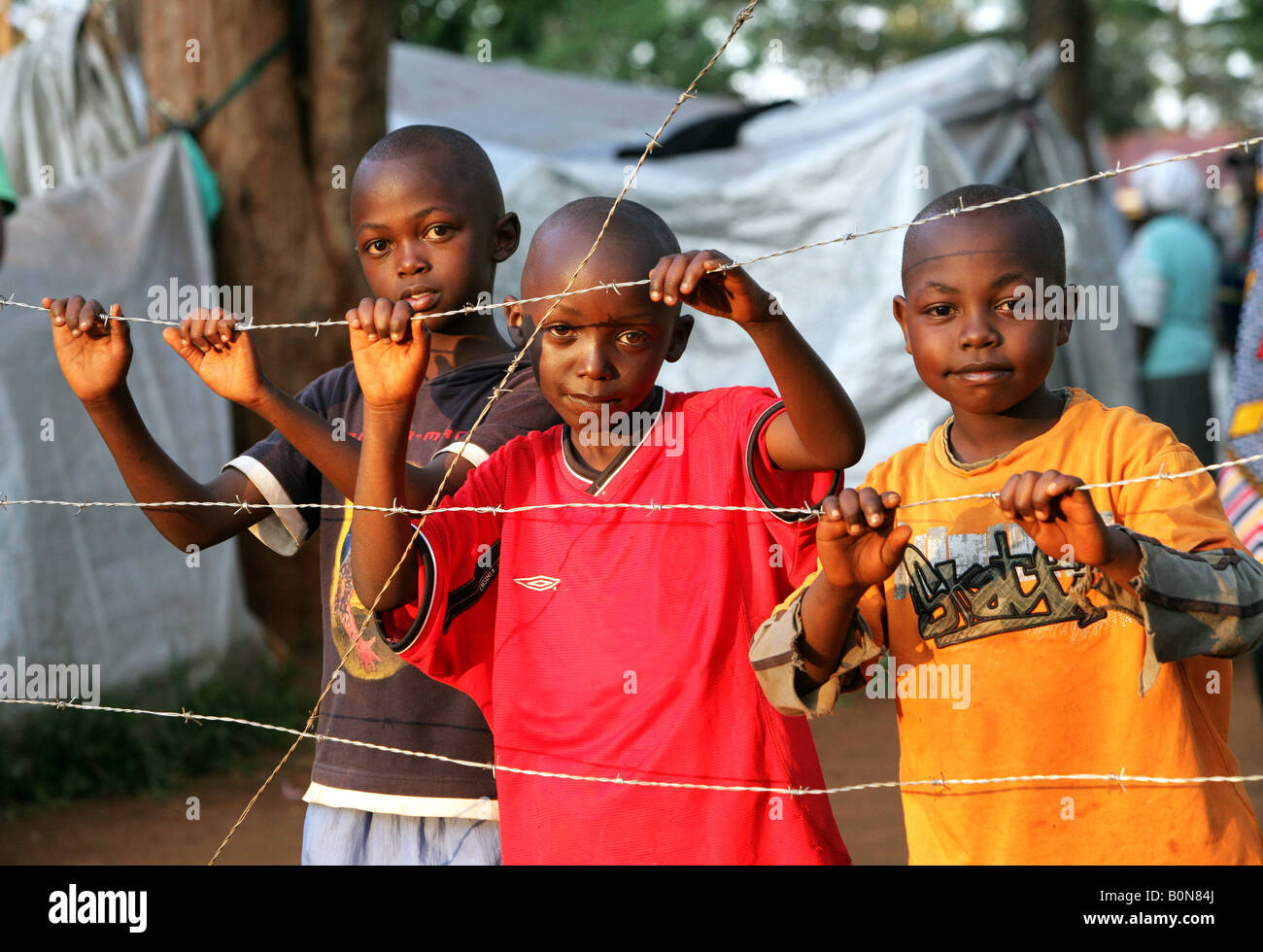 Kenianische jungen in Refugee Camp Riruta in Nairobi Stockfoto