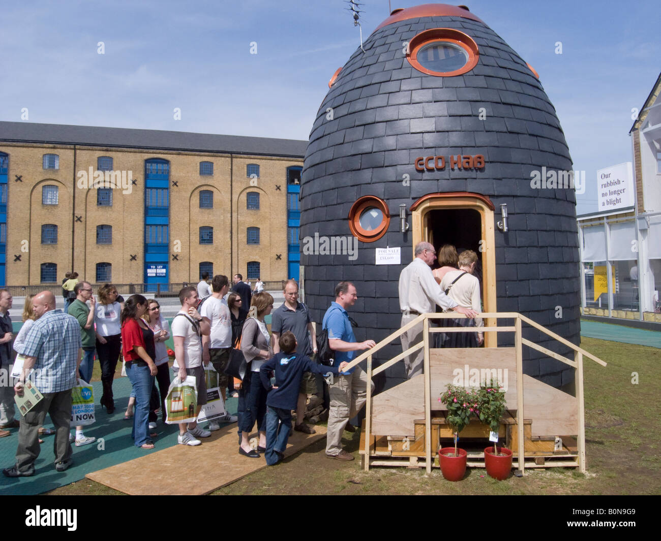 Bestandteil der Open-Air-Ausstellung auf der Messe Grand Designs Live Excel Centre London 2008 - der Eco Hab Garten Büro. Stockfoto