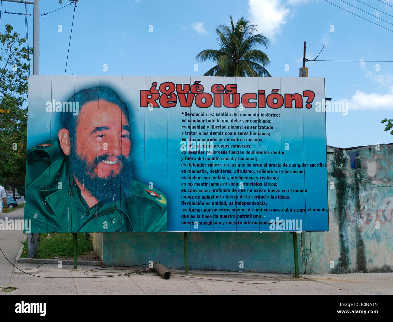 Politisches Plakat "Que es Revolucion" von Fidel Castro in Vedado Havanna Kuba Stockfoto