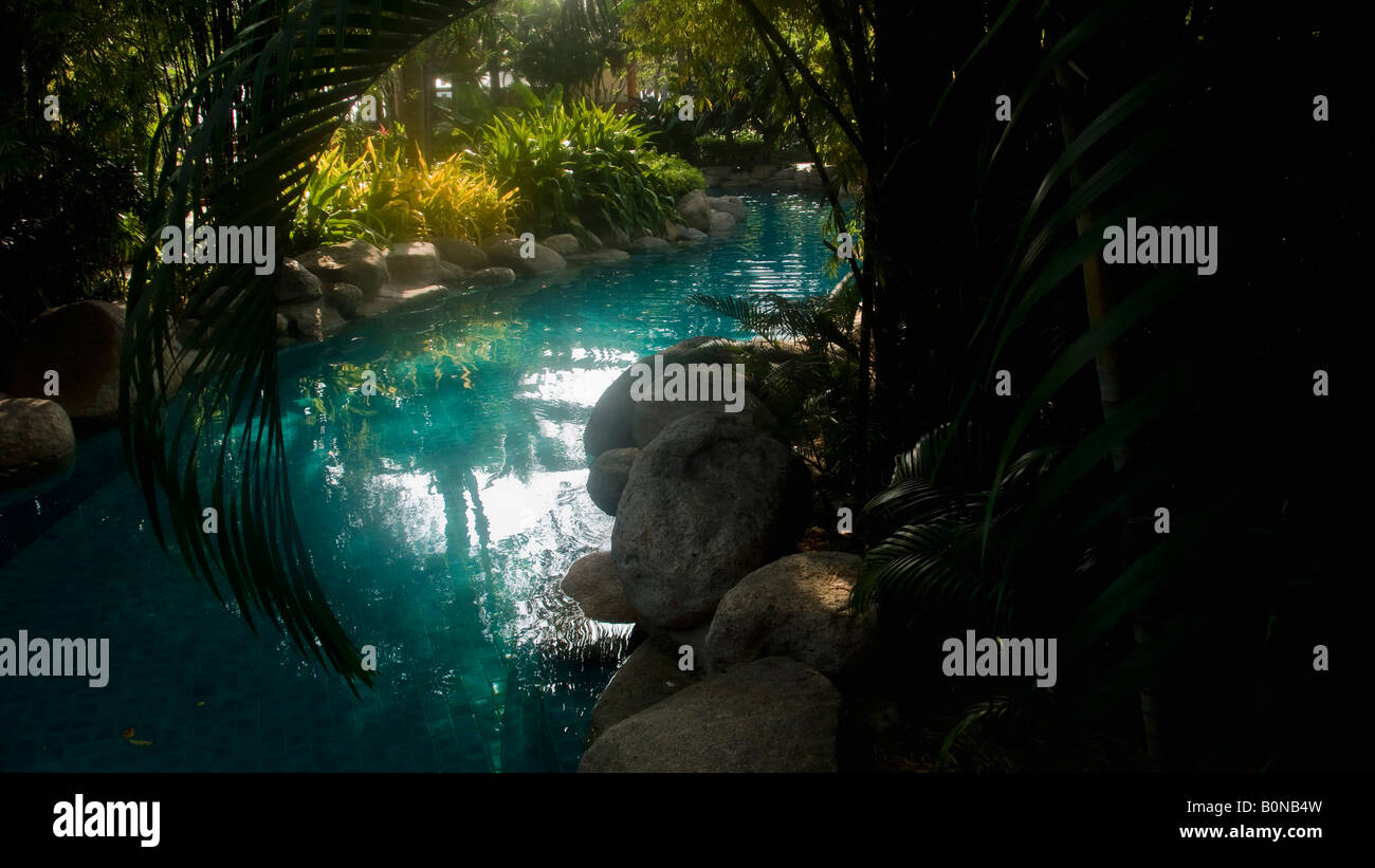 Der Dschungel wie Swimmingpool an den luxuriösen 5 Sterne Strand-Hyatt Regency Hotel Hua Hin Thailand Stockfoto