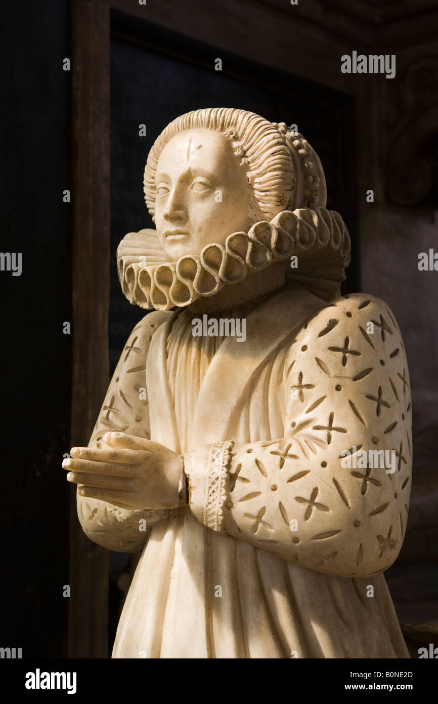 UK England Lincolnshire Bottesford Str. Marys Kirche Alabaster Figur in Tudor Kostüm Grab Dekoration Stockfoto