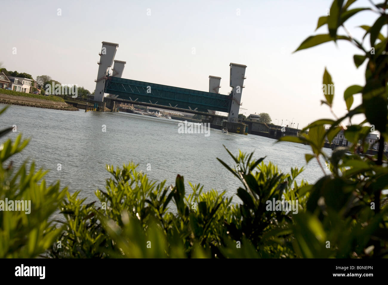 Erste niederländische Überspannungsschutz Barriere zum Schutz des Landes aus dem Meer, Algera Surge Barriere, Krimpen Aan de IJssel, Niederlande Stockfoto