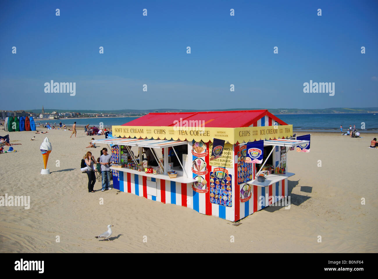 Bunte Eis stand am Strand, Weymouth, Dorset, England, Vereinigtes Königreich Stockfoto