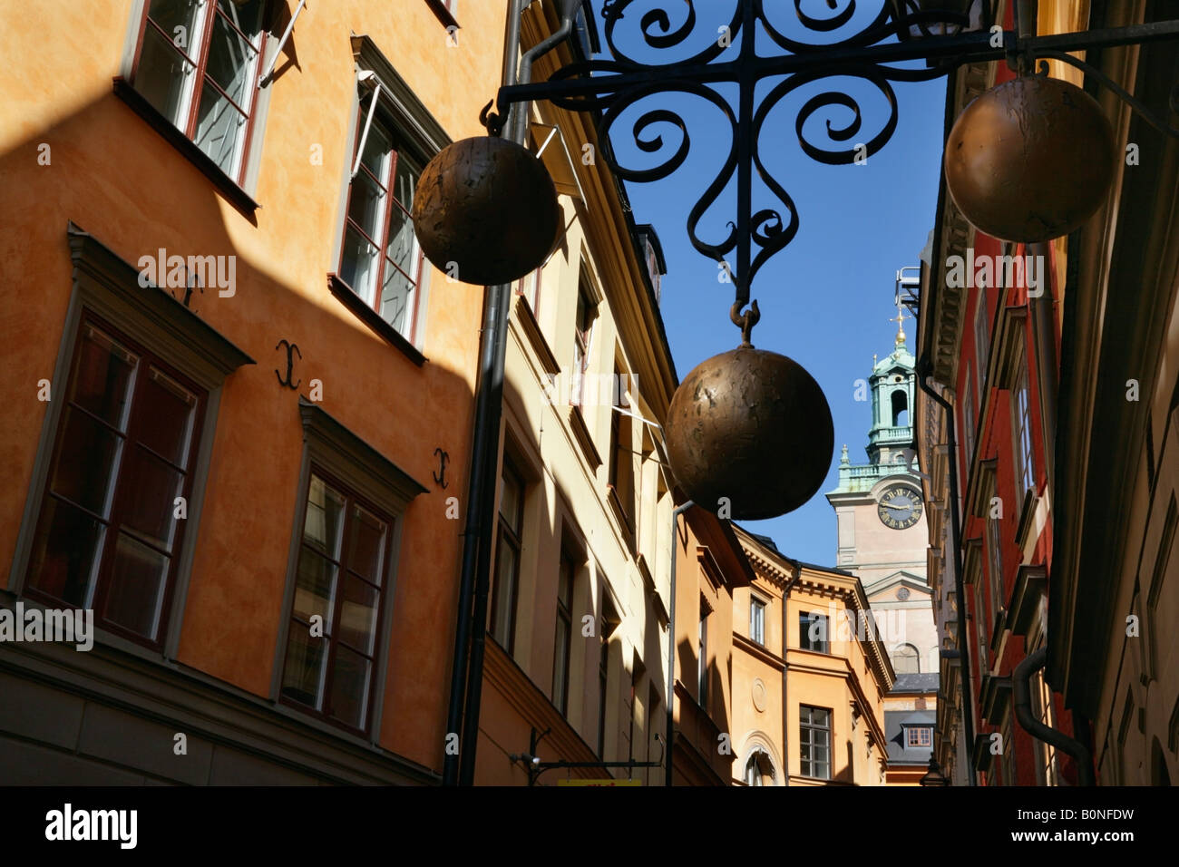 Pfandleiher Schild nahe Storkyrkan oder Grote Kerk, Gamla Stan (Altstadt), Staden Insel, Stockholm, Schweden. Stockfoto