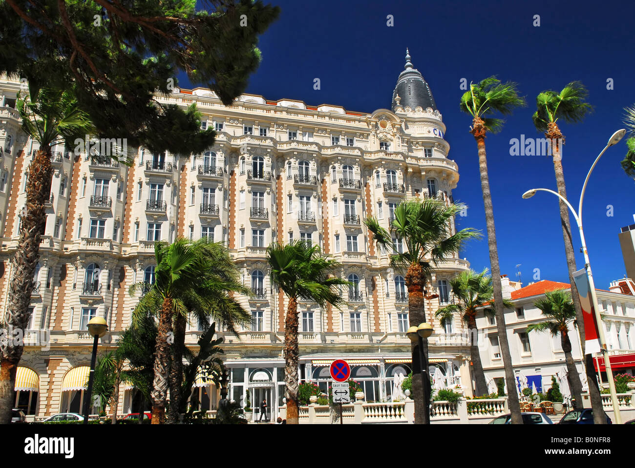 Luxuriöses Hotel an der Promenade Croisette in Cannes Frankreich Stockfoto