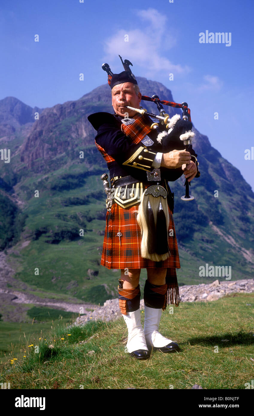 Schottische Piper Alexander McPhee in Glen Coe Stockfoto