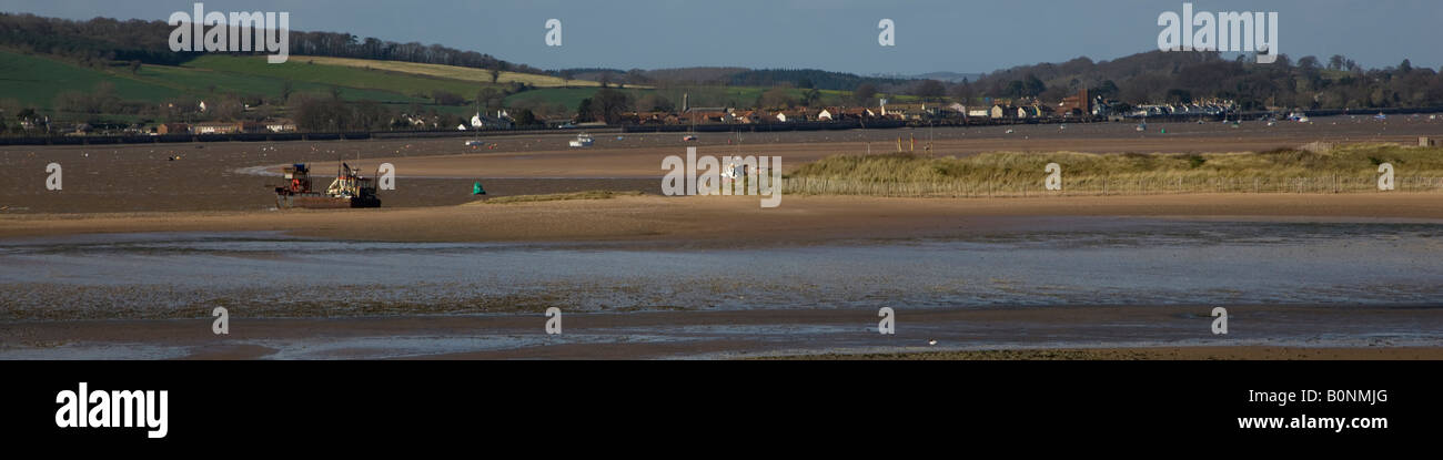 Panoramablick auf den Fluss Exe von Dawlish Warren Starcross Brunel s atmosphärische Eisenbahn Turm kann nur erfolgen Stockfoto