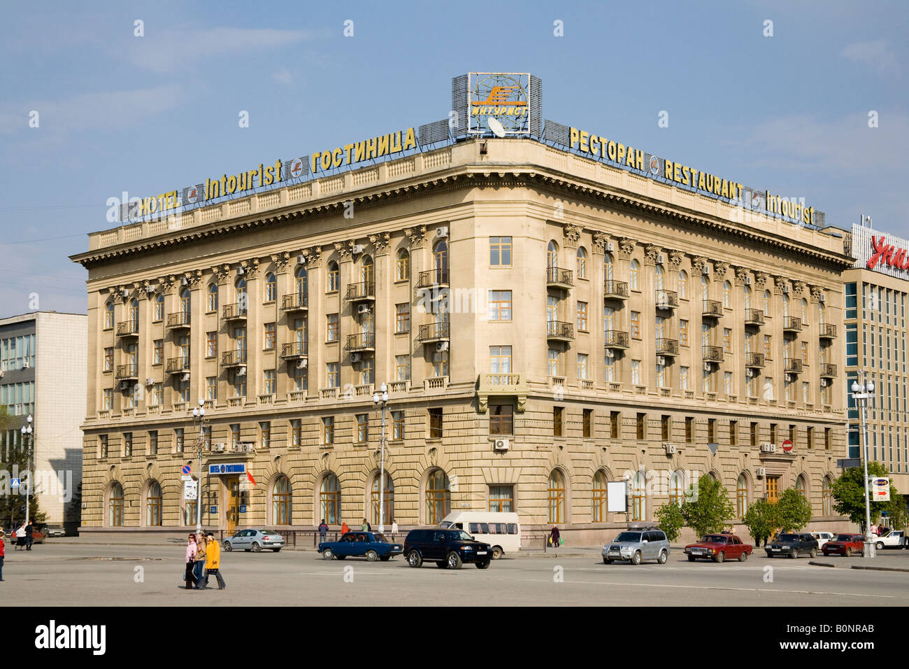 Außenansicht der Vorderseite des Hotel "Intourist" im Zentrum von Volgograd (ehemals Stalingrad), Russland, Russische Föderation Stockfoto