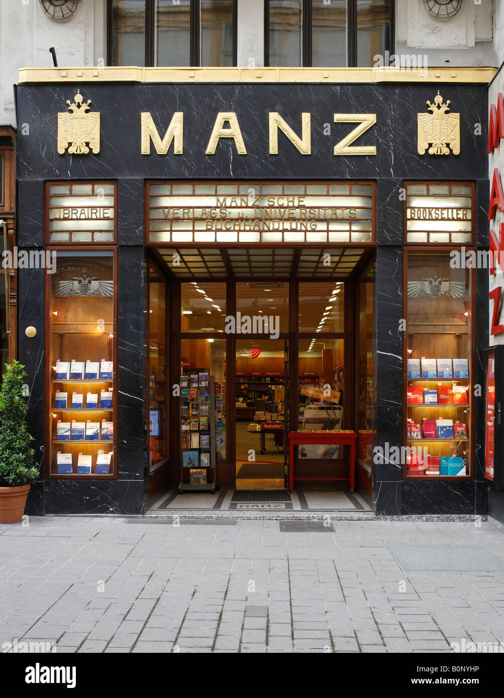 Wien, Kohlmarkt 16, holte "MANZ" von Adolf Loos, Schaufenster Stockfoto