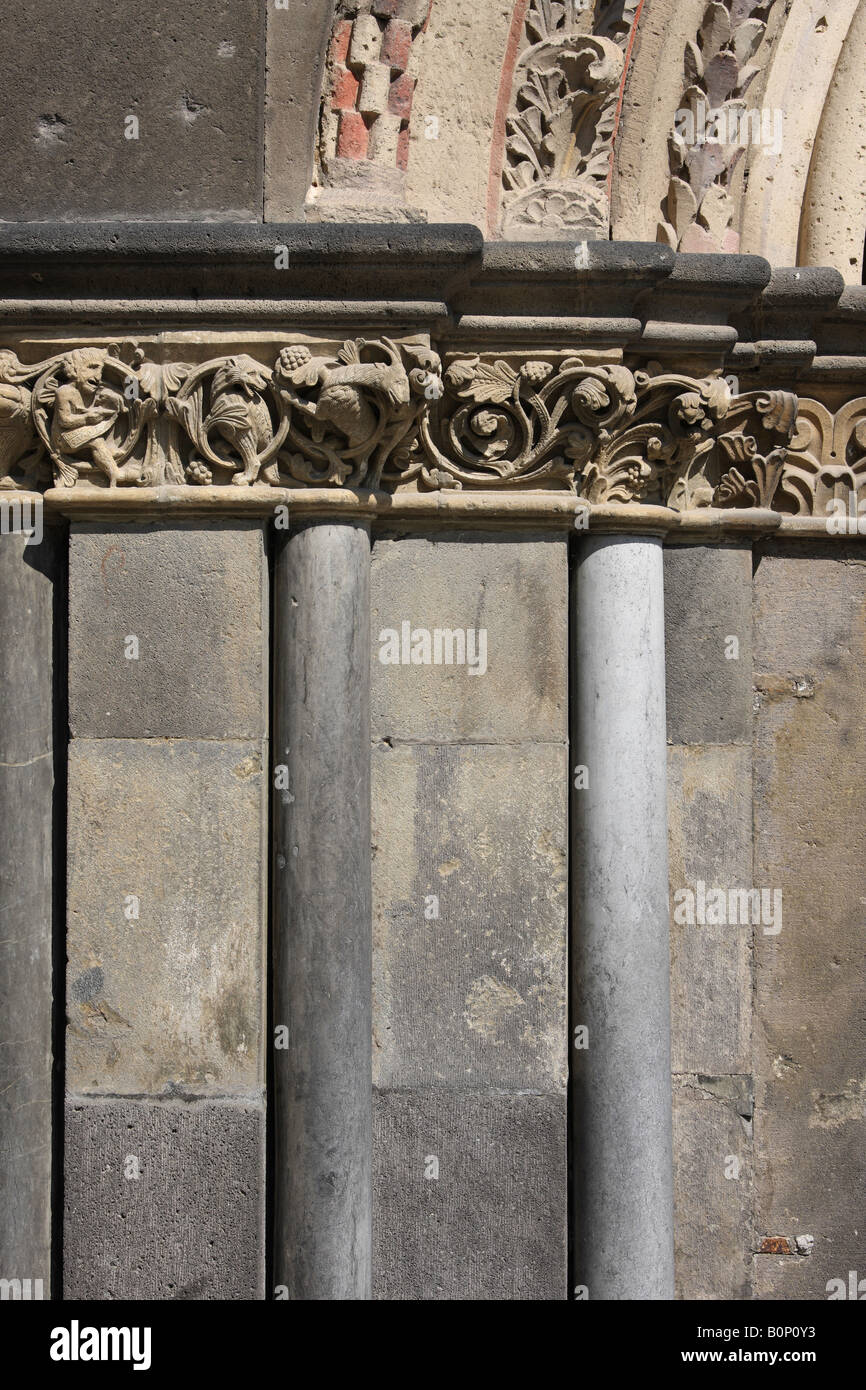 Maria Laach, Abteikirche, Kämpferzone der Westseite des Paradieses Stockfoto