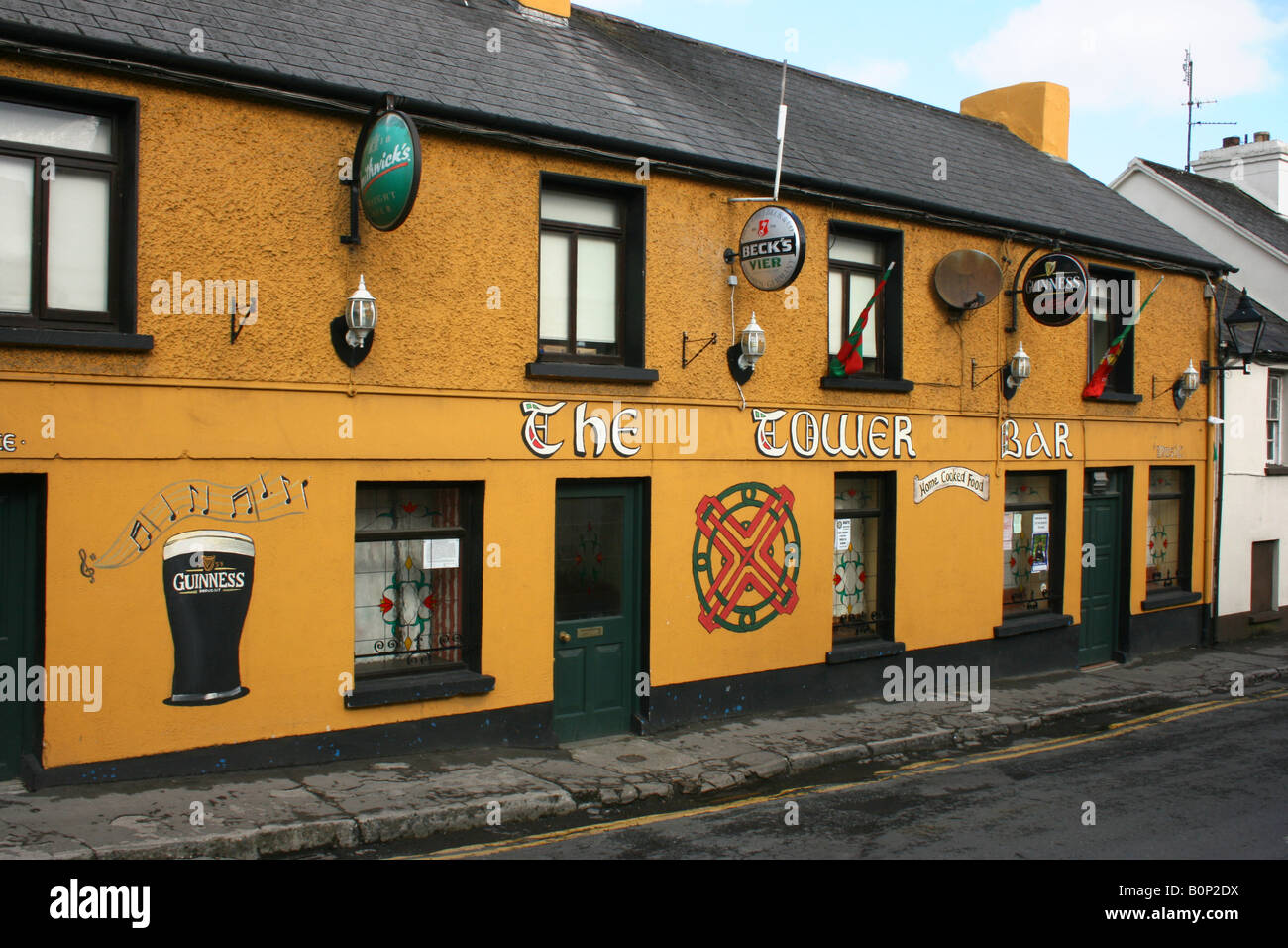 "Tower Bar" Pub in Killala, County Mayo, Irland Stockfoto