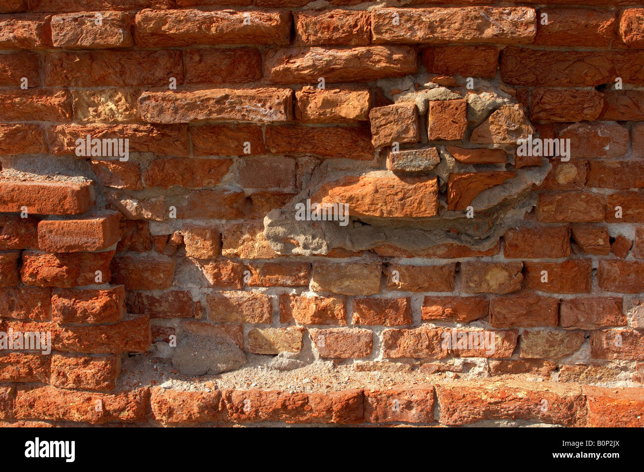 Venezianischen alte gemauerte Wand mit fallen rote Mörtel Stockfoto