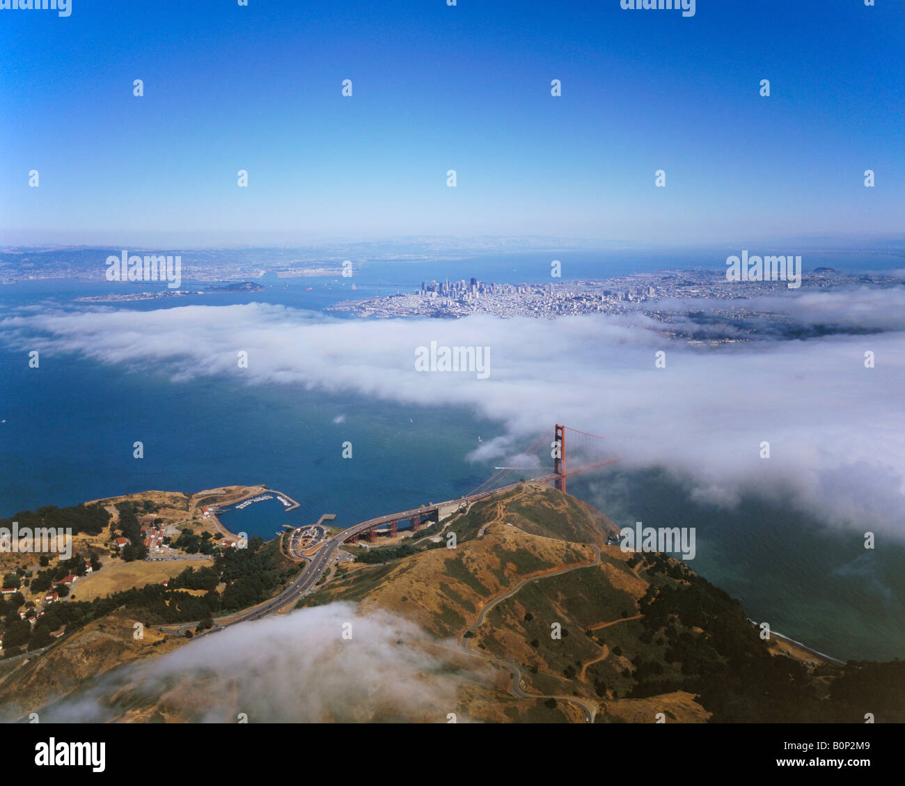 Antenne über die Golden Gate Bridge und Marin headlands Stockfoto