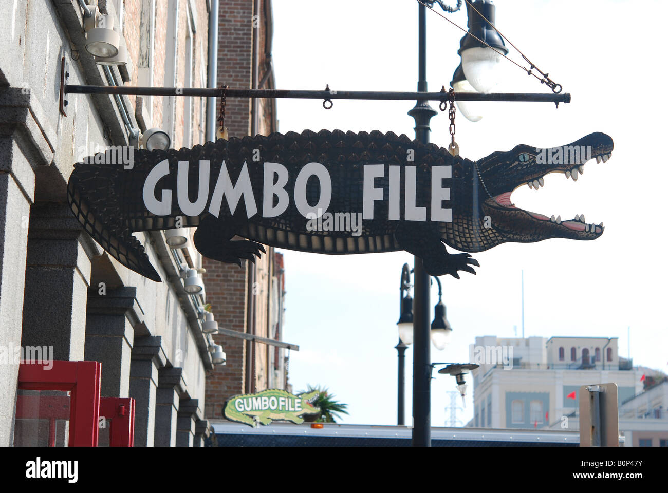 Gumbo Datei Restaurant Zeichen im French Quarter von New Orleans, Louisiana. Stockfoto
