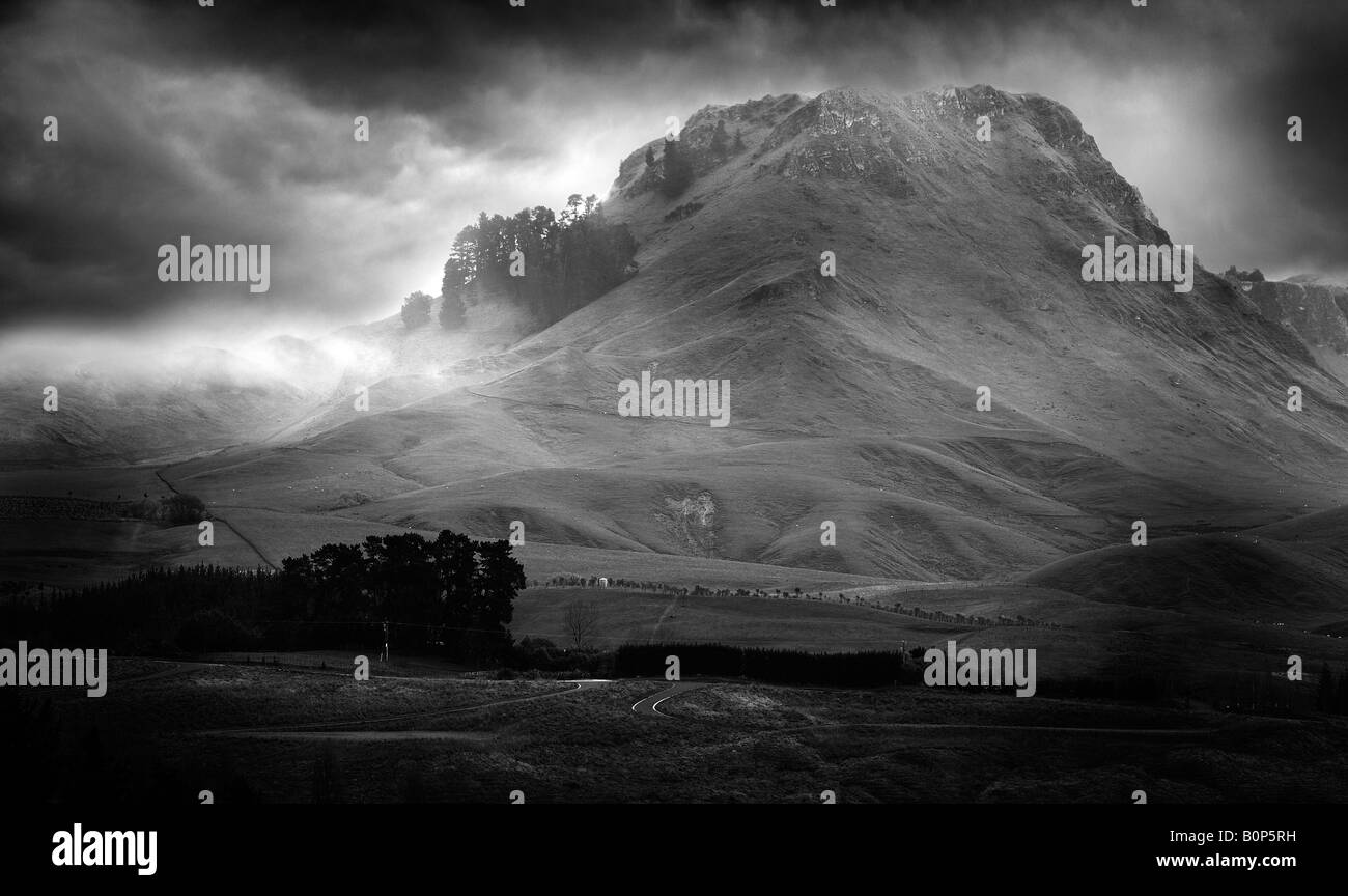 Stürmischen Blick Tuki Tuki Tal in Richtung Kohinurakau reicht und ta Mata Peak Hawkes bay Neuseeland Stockfoto