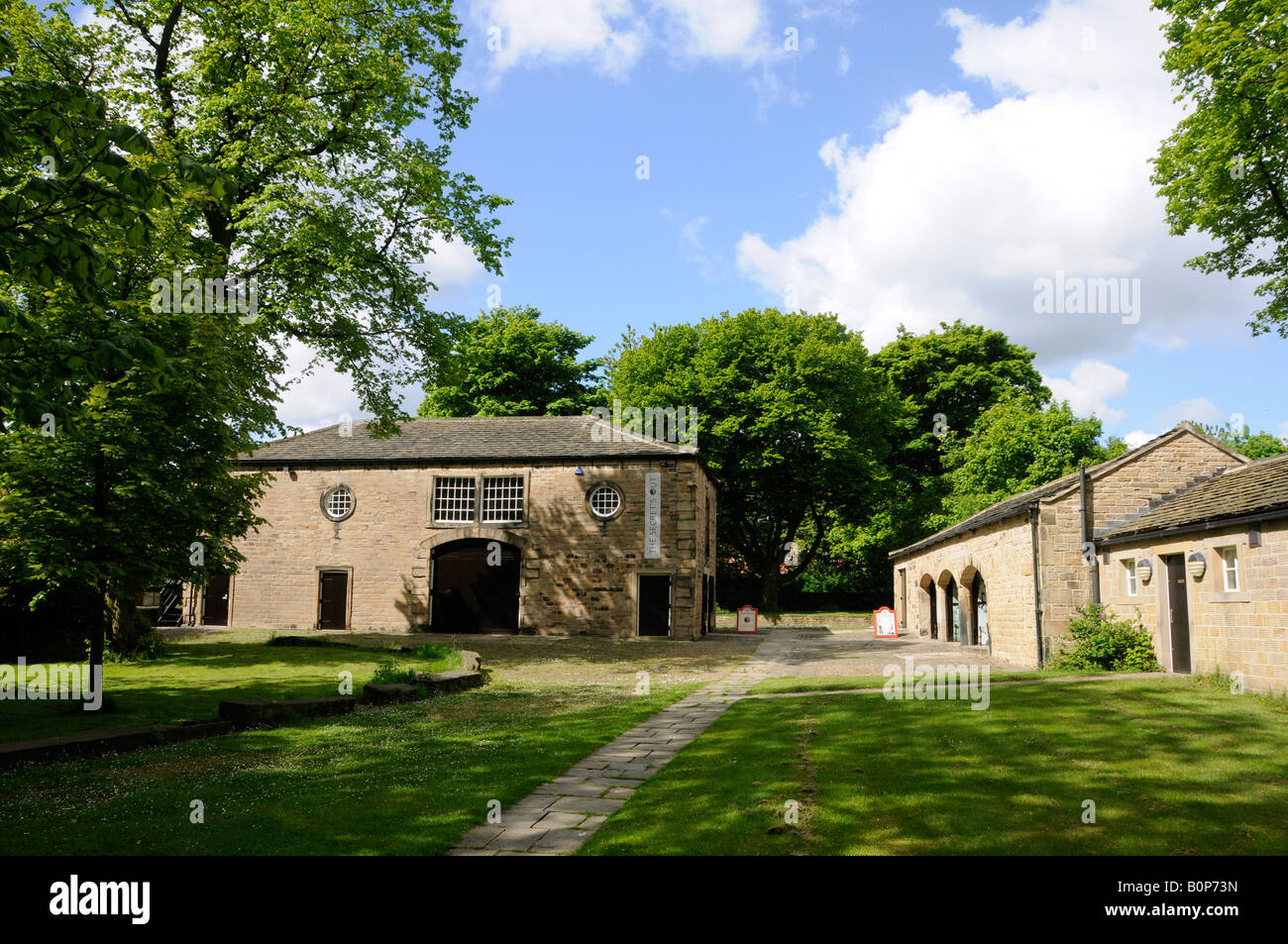 Die restaurierte Scheune an der Red House Museum ehemaligen Haus von Mary Taylor ein Freund von Charlotte Bronte in Gomersal Stockfoto