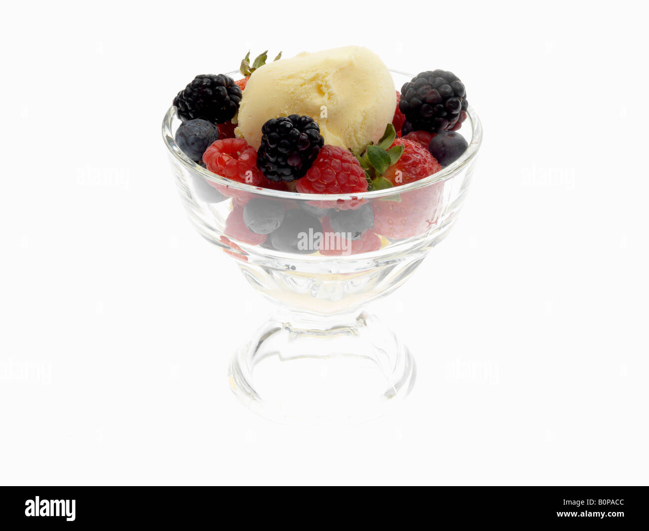 Gemischte beeren und sahne frucht gesunden snack -Fotos und ...
