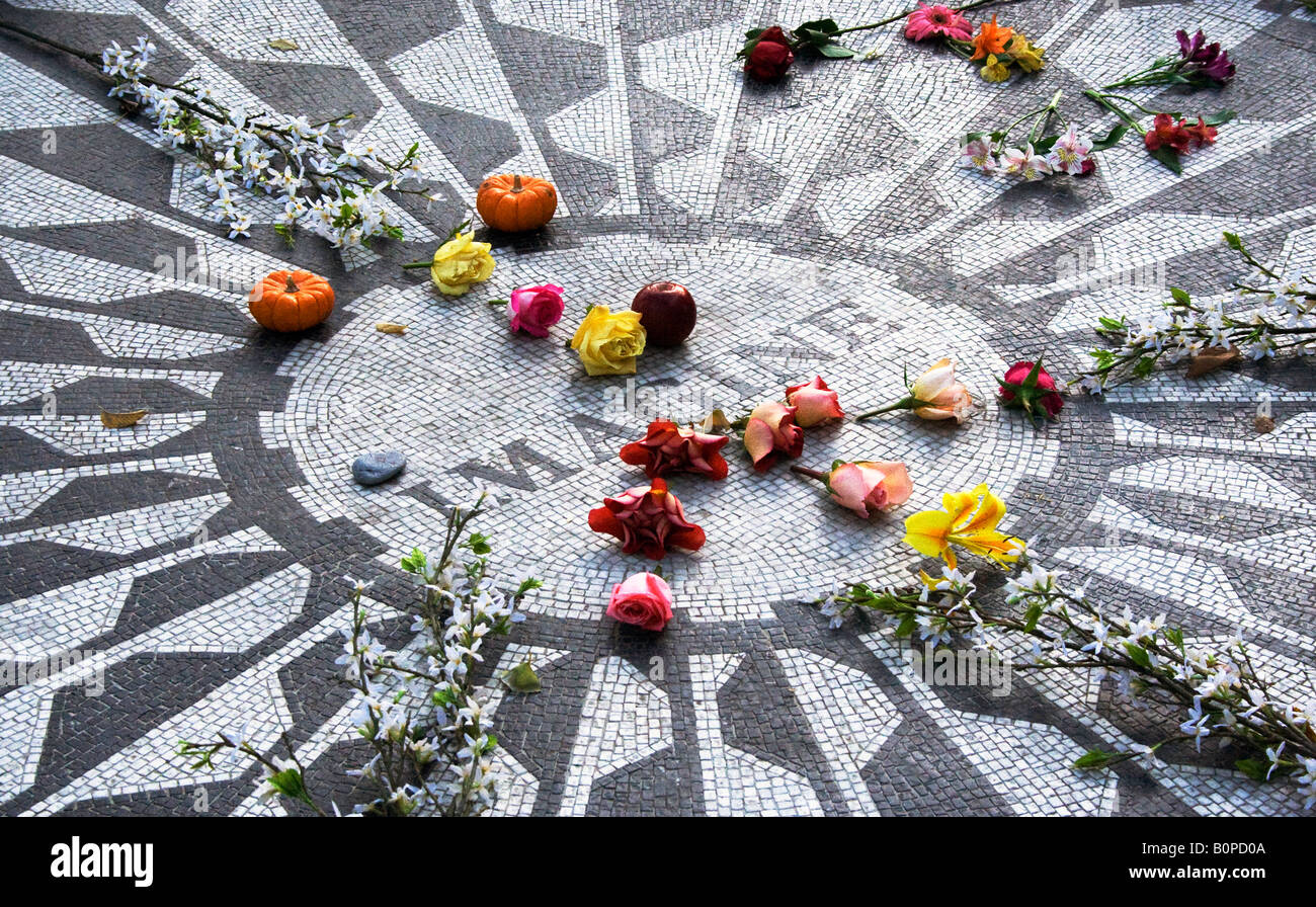 Stellen Sie sich vor, das Denkmal für John Lennon in Strawberry Felder Central Park New York City Stockfoto