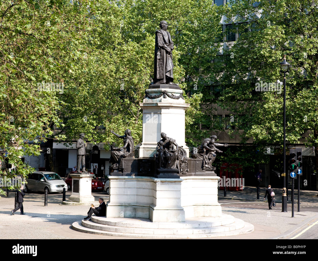 Statue von William Gladstone am Aldwych London UK Europe Stockfoto