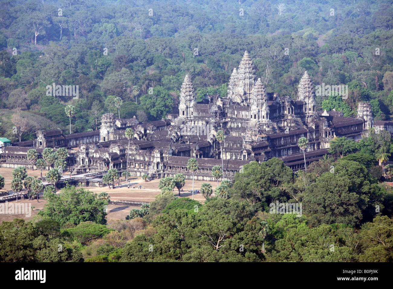 Luftaufnahme Von Angkor Wat Und Der Burggraben Vor 1000 Jahren Von Suryavarman 2 Gebaut Kmer Zivilisation Grosste Tempel In Der Welt Stockfotografie Alamy
