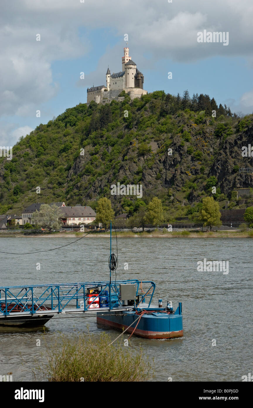 Marksburg Schloss hoch über Braubach am Rhein, Deutschland. Stockfoto
