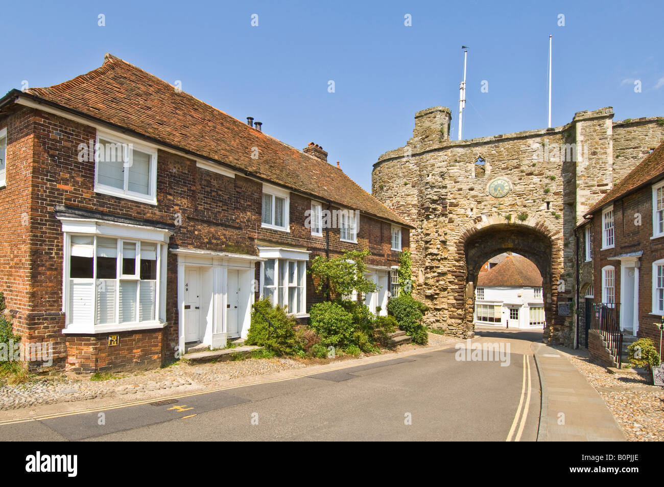 Typische Architektur der Roggen - mit Blick auf das Landtor aus Hilders Cliff Road. Stockfoto