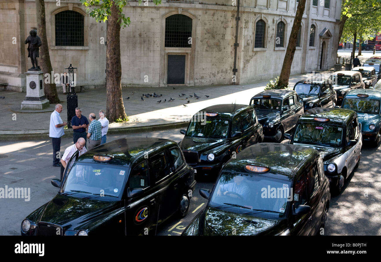 Draufsicht der Taxis von einer offenen Top Touristenbus fahren auf Fleet Street London UK Europe Stockfoto
