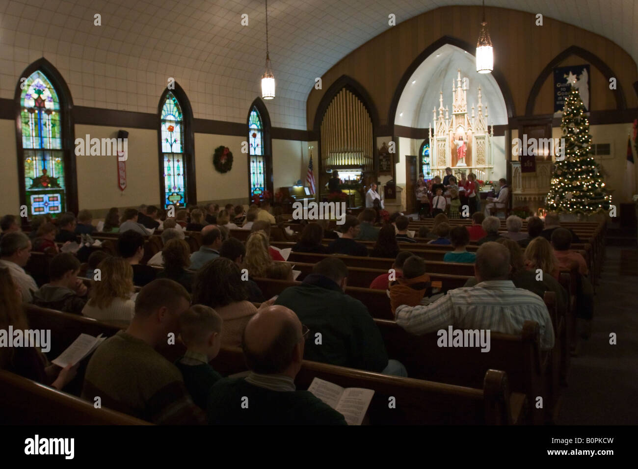 Heiligabend-Dienst in einem ländlichen Lutheran church Stockfoto