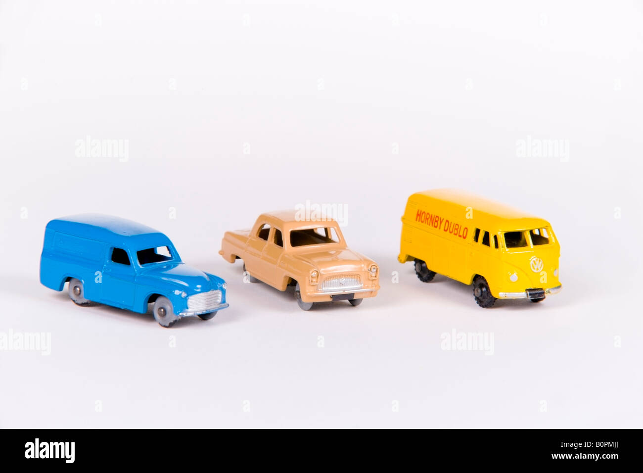 Gruppe von Hornby Dublo 1960 s Spielzeugautos Stockfoto