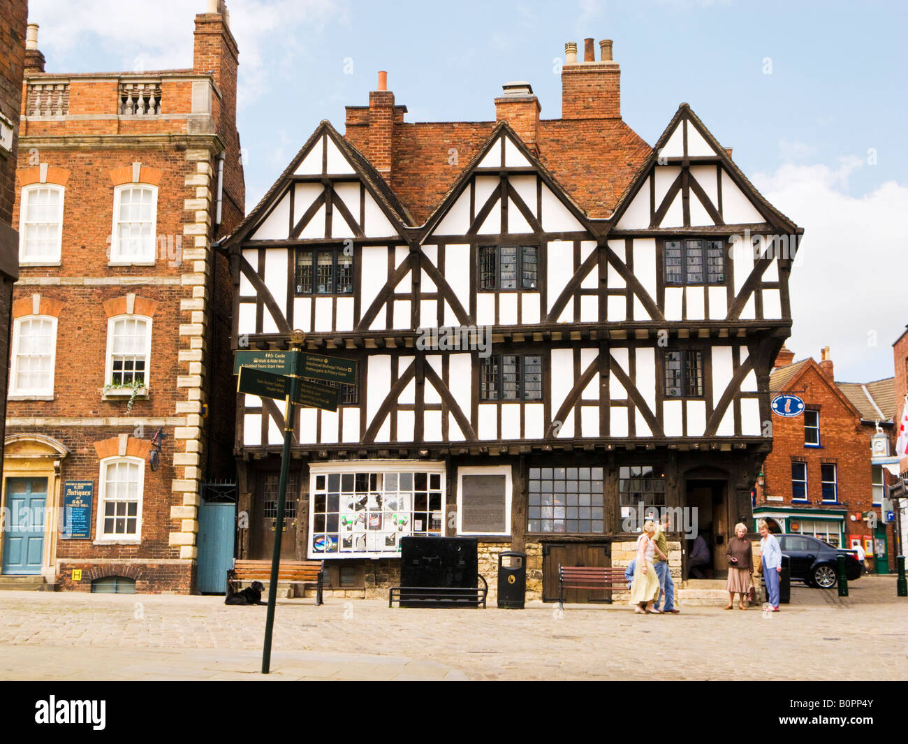 Leigh Pemberton House eine Tudor Fachwerk Gebäude jetzt eine Touristeninformation in Lincoln City, England, UK Stockfoto