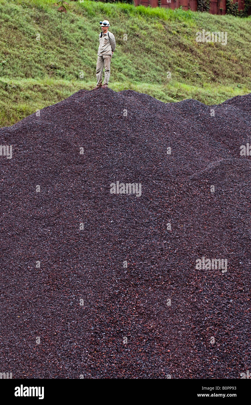 Eisenerz ist oben am Caraja s Vale Eisensteingrube im Bundesstaat Para abgegrenzt. Stockfoto