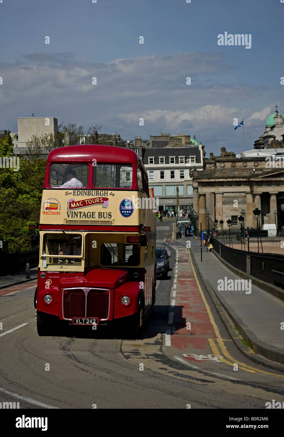 City Tour Bus, dem Hügel, Edinburgh, Schottland, UK, Europa Stockfoto