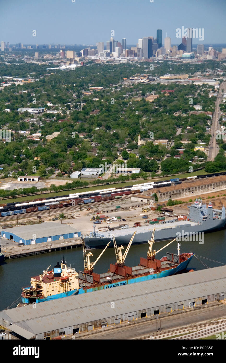 Blick auf den Hafen von Houston entlang des Houston Ship Channel in Houston Texas Stockfoto