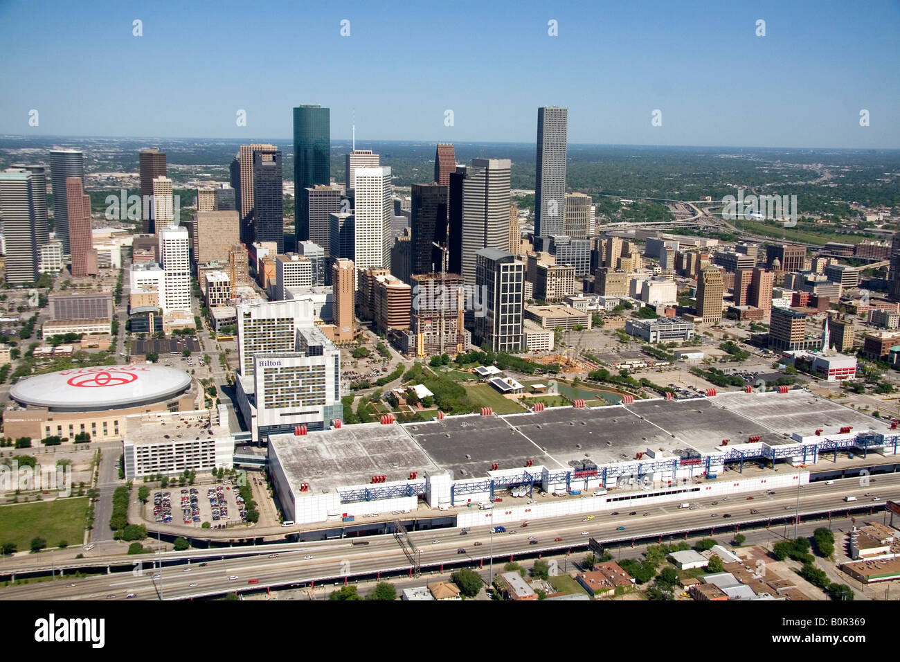 Luftaufnahme der Innenstadt von Houston Texas mit Convention Center und Toyota Center Stockfoto