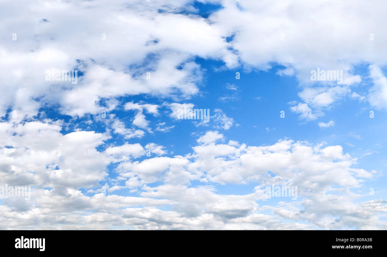 Blauer Himmel Hintergrund Weitwinkel Stockfoto