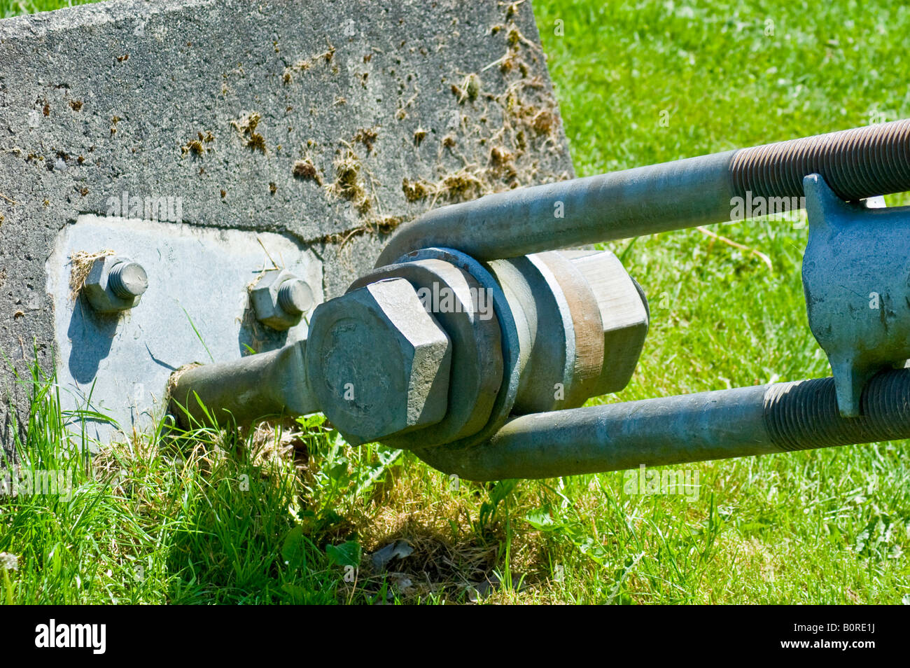 Hängebrücke Kabel Ankerbolzen Stockfoto