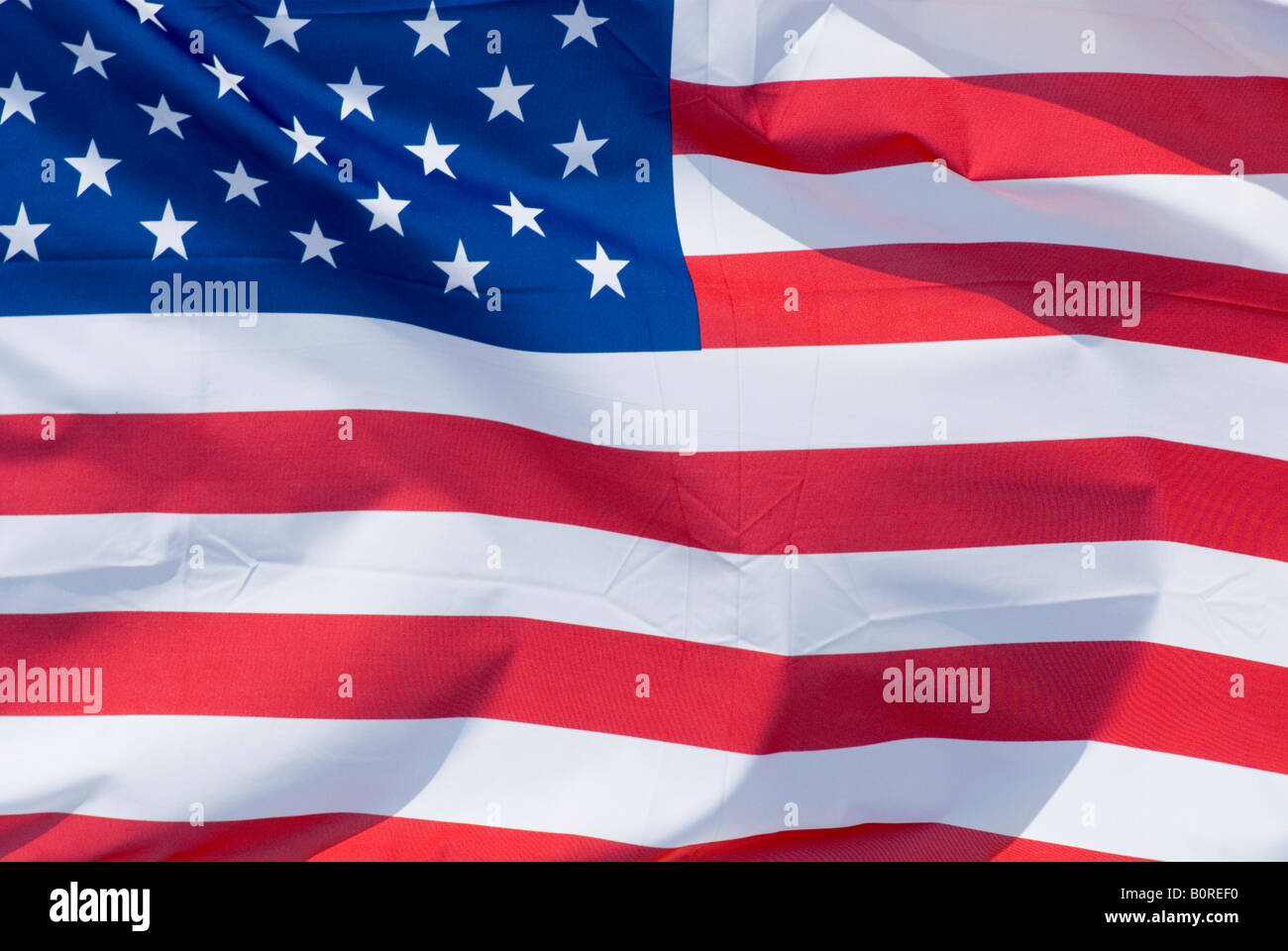 Flagge der USA winken in den Wind Sternen und Streifen Stockfoto